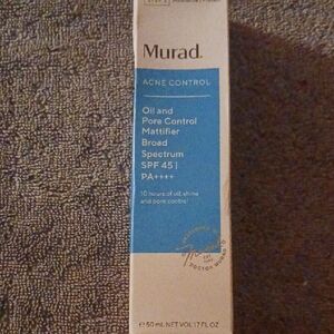 Murad Acne Control Oil and Pore Control Mattifier SPF 45 - White and Blue
